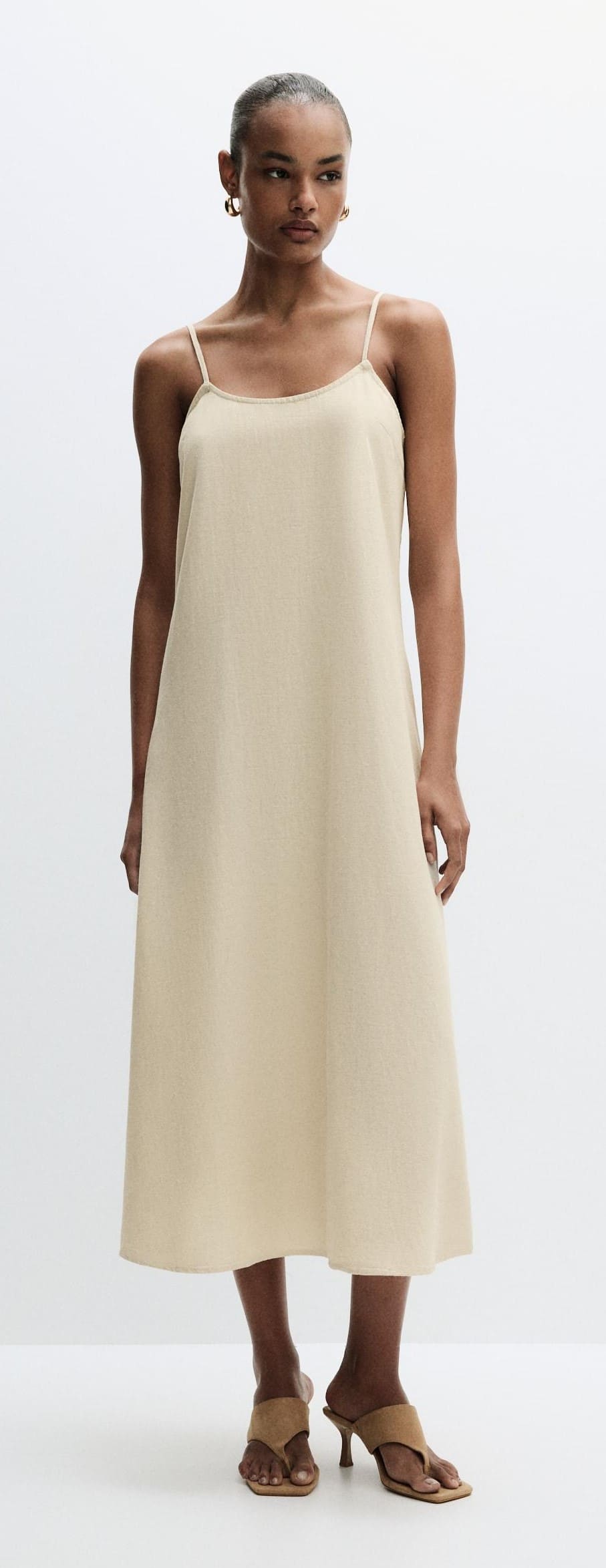 Vestido midi con tirantes