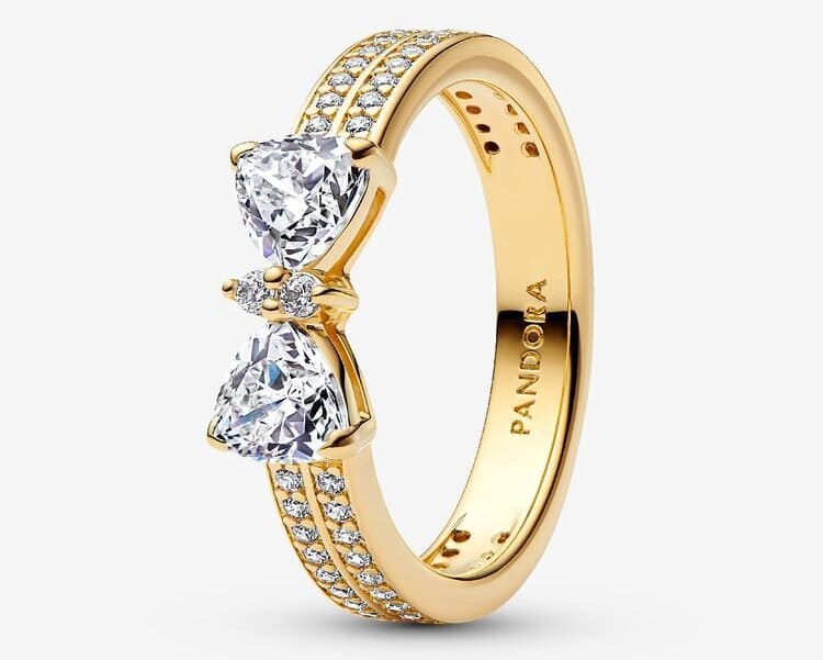 El nuevo anillo Doble Banda Lazo Brillante de Pandora