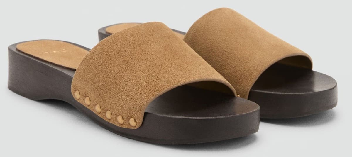 Las sandalias de serraje con suela de madera en color arena de Mango