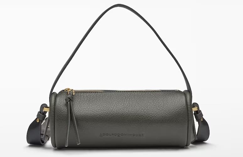 El bolso de hombro cilíndrico grano de Adolfo Domínguez en El Corte Inglés