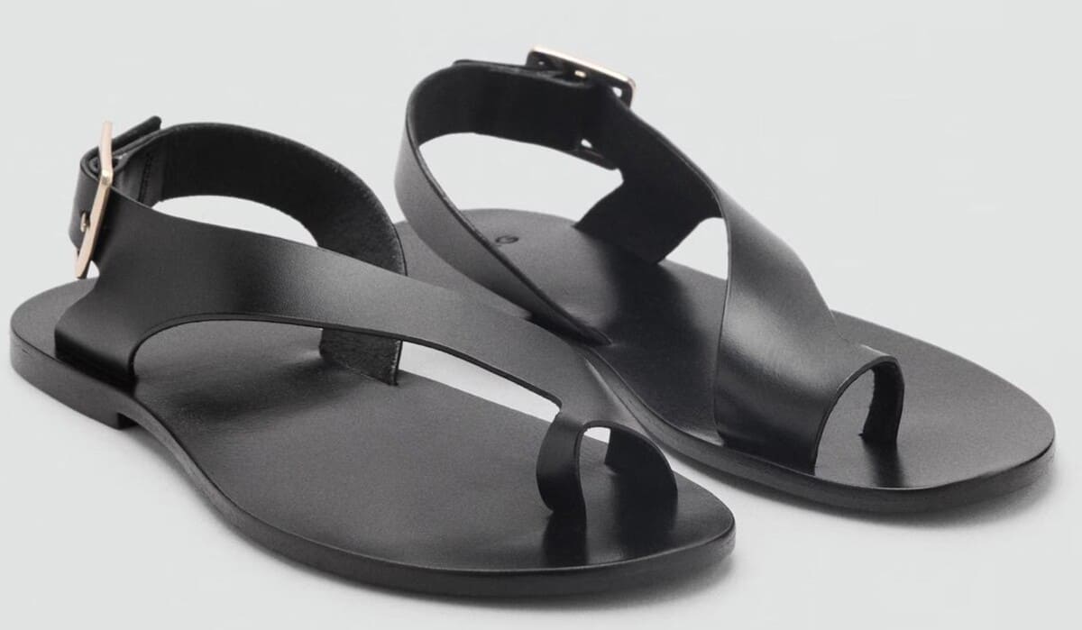 Sandalia de piel con tira cruzada