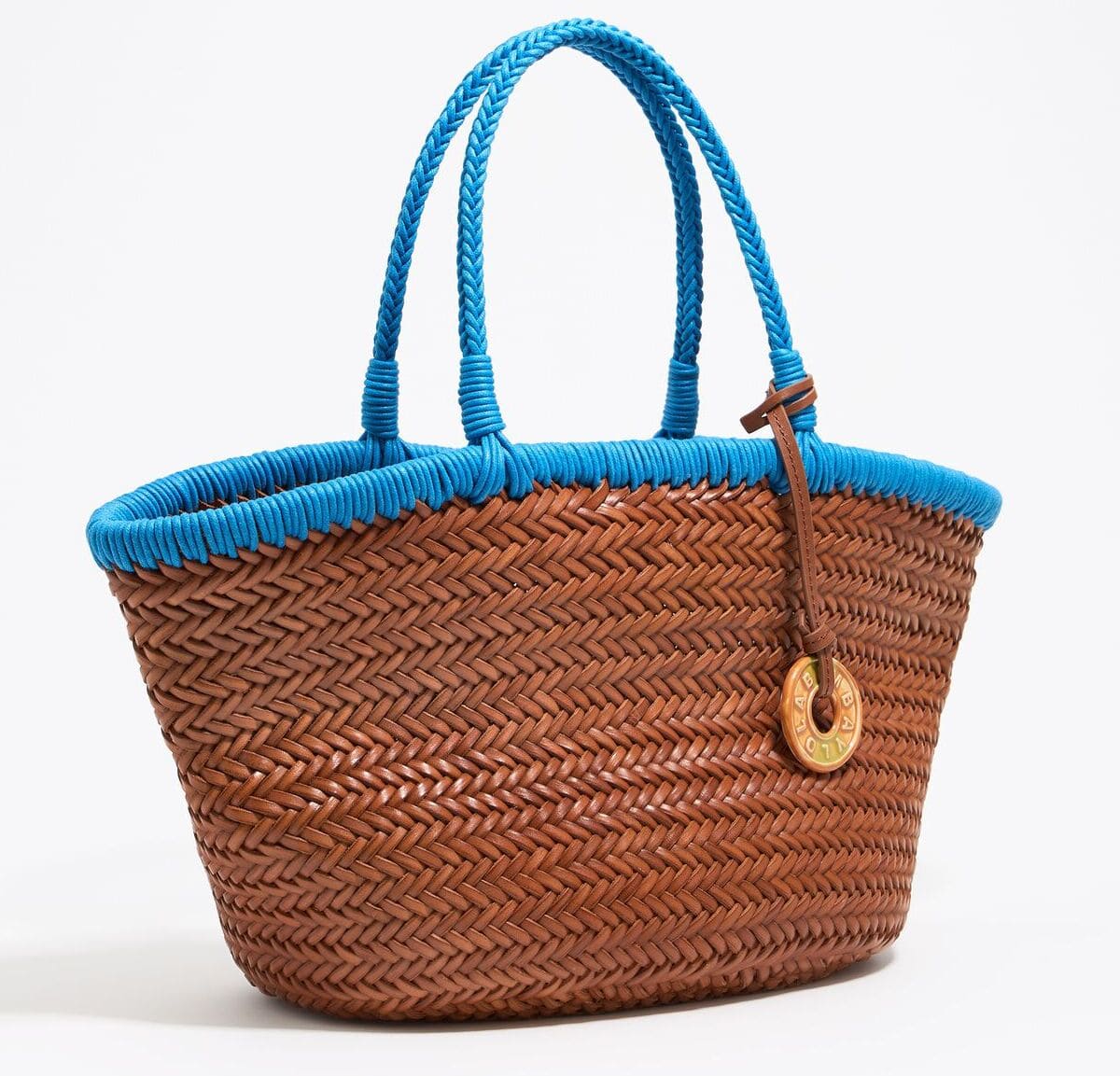 El bolso shopper trenzado de piel en color nuez de Bimba y Lola