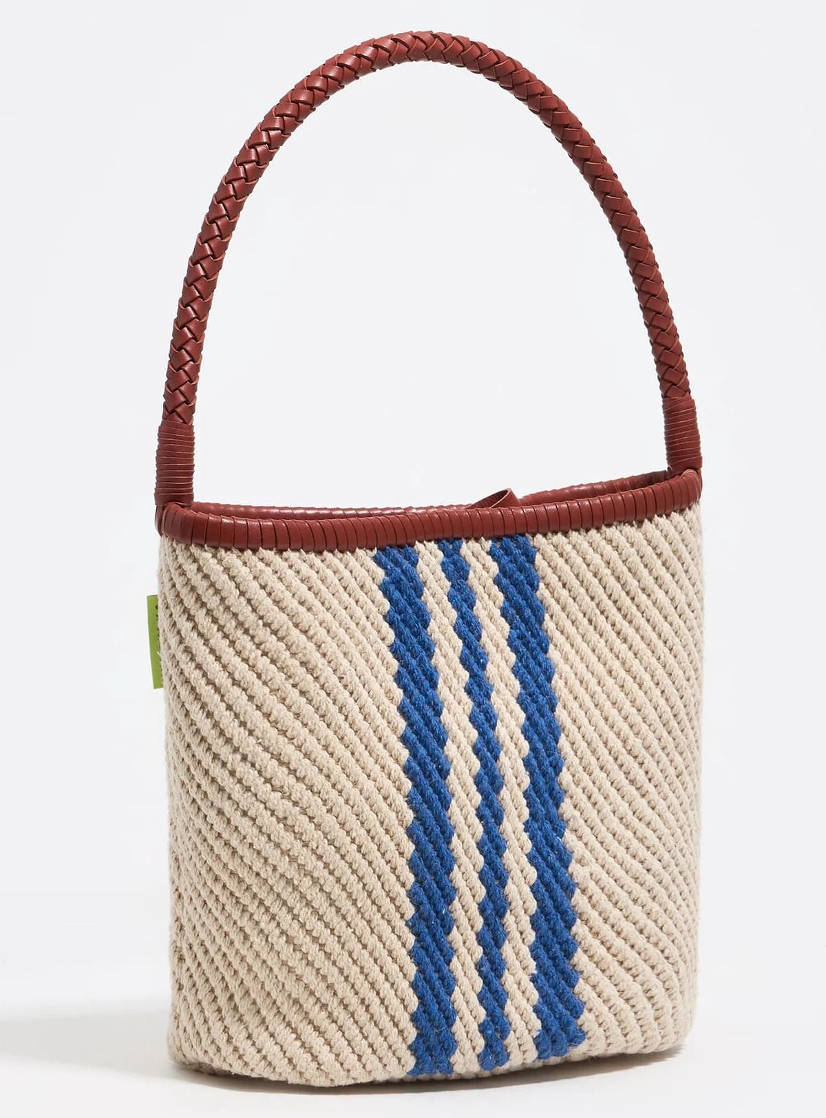 El bolso bucket mediano en color crudo de Bimba y Lola