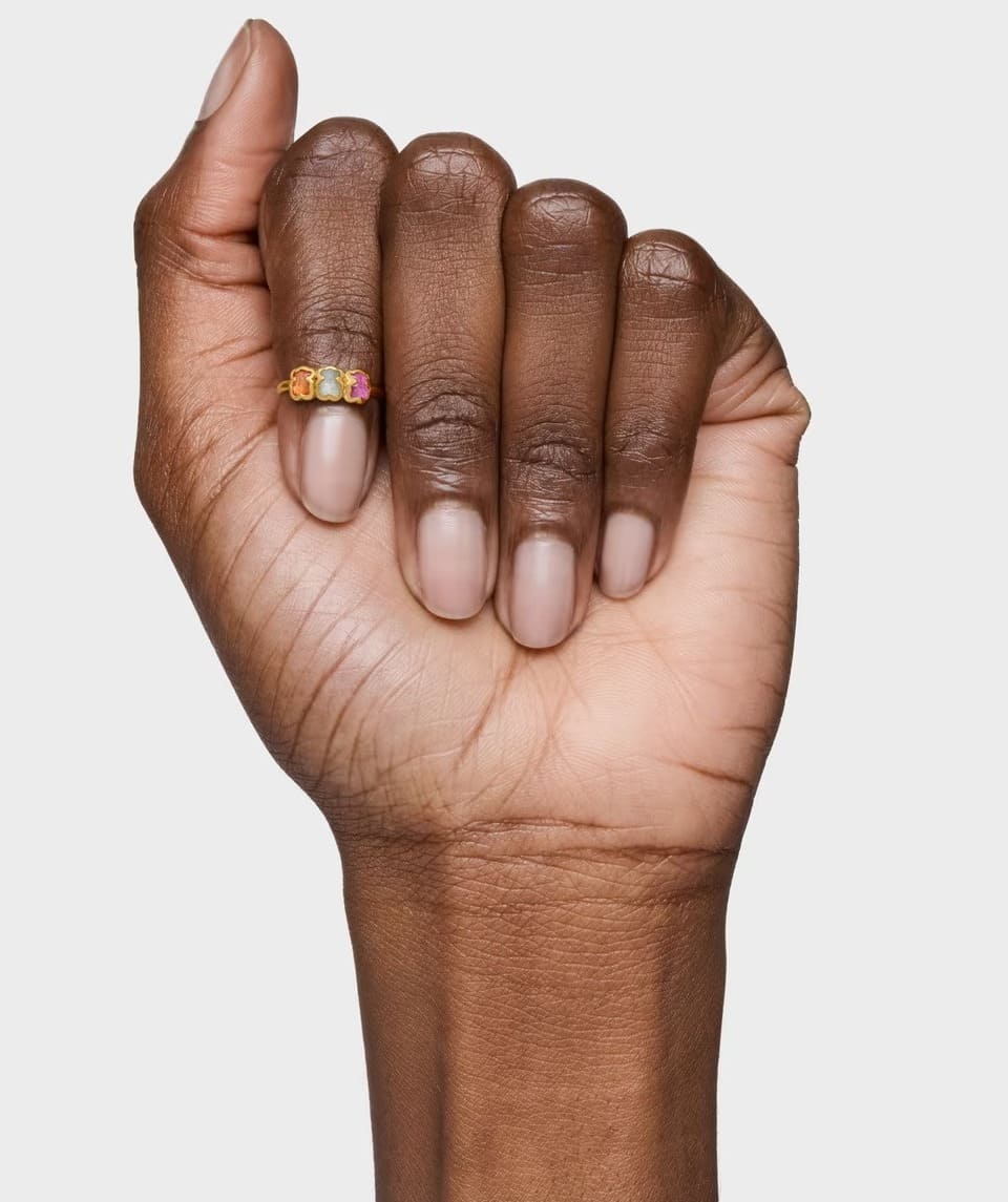 El anillo claws ring con baño de oro sobre plata y gemas Icon Color LGG de Tous