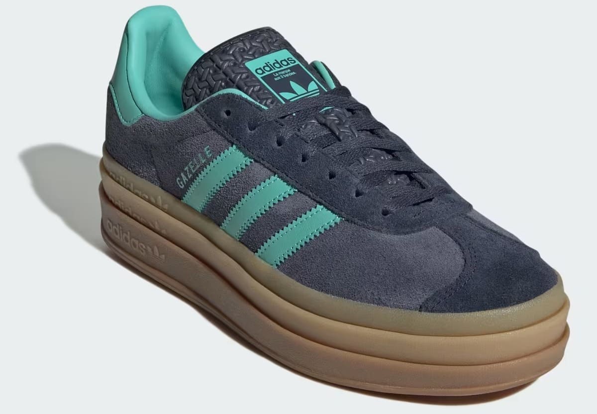 Las nuevas zapatillas Gazelle Bold en color azul marino de Adidas