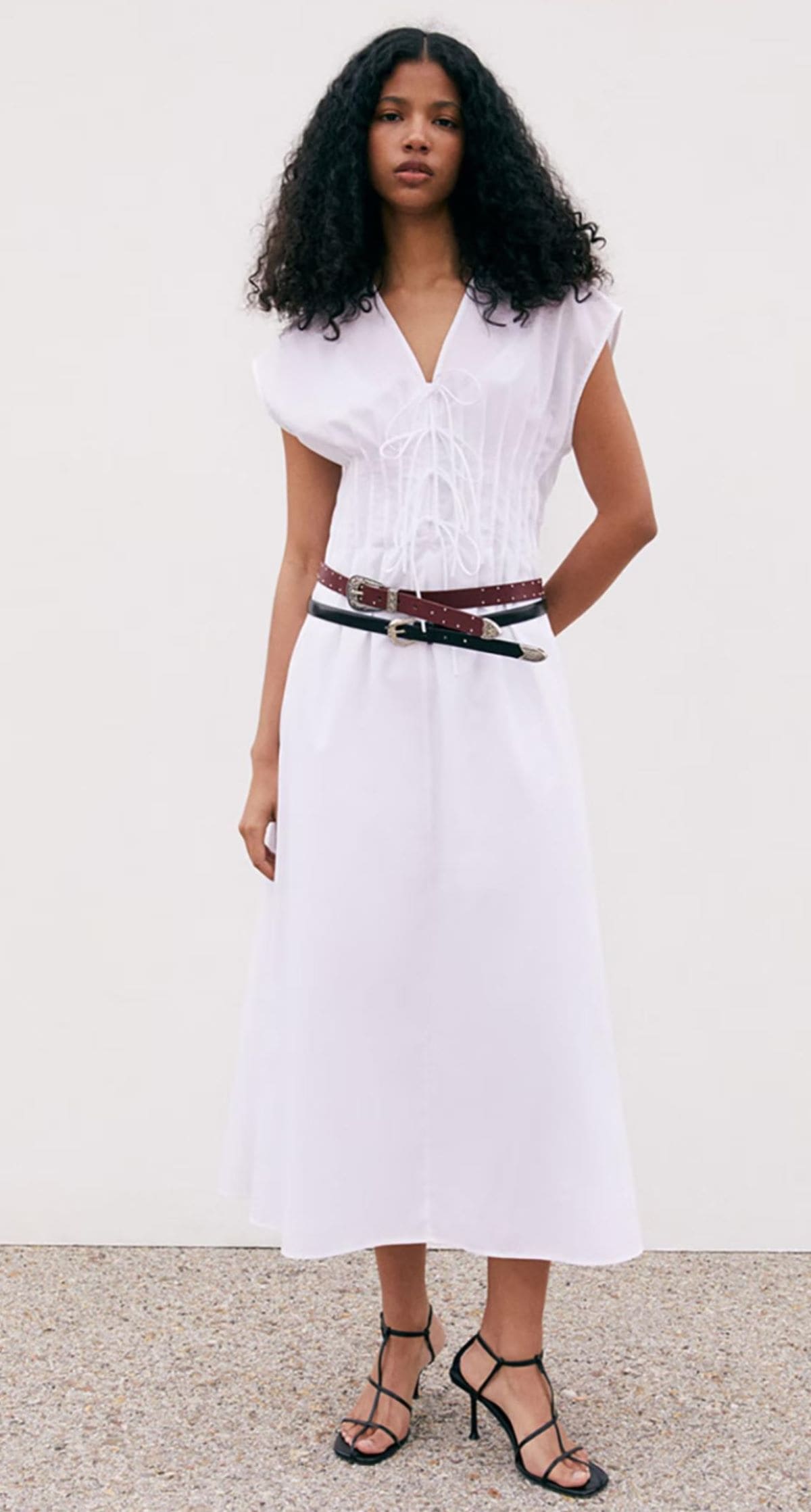 Vestido de jaretas en la cintura