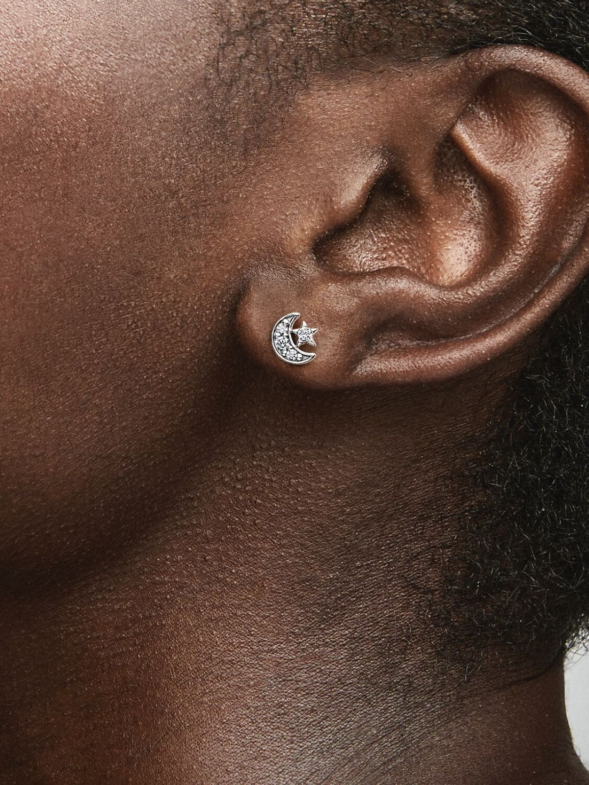 Pendientes de botón Luna y Estrella Brillantes de Pandora