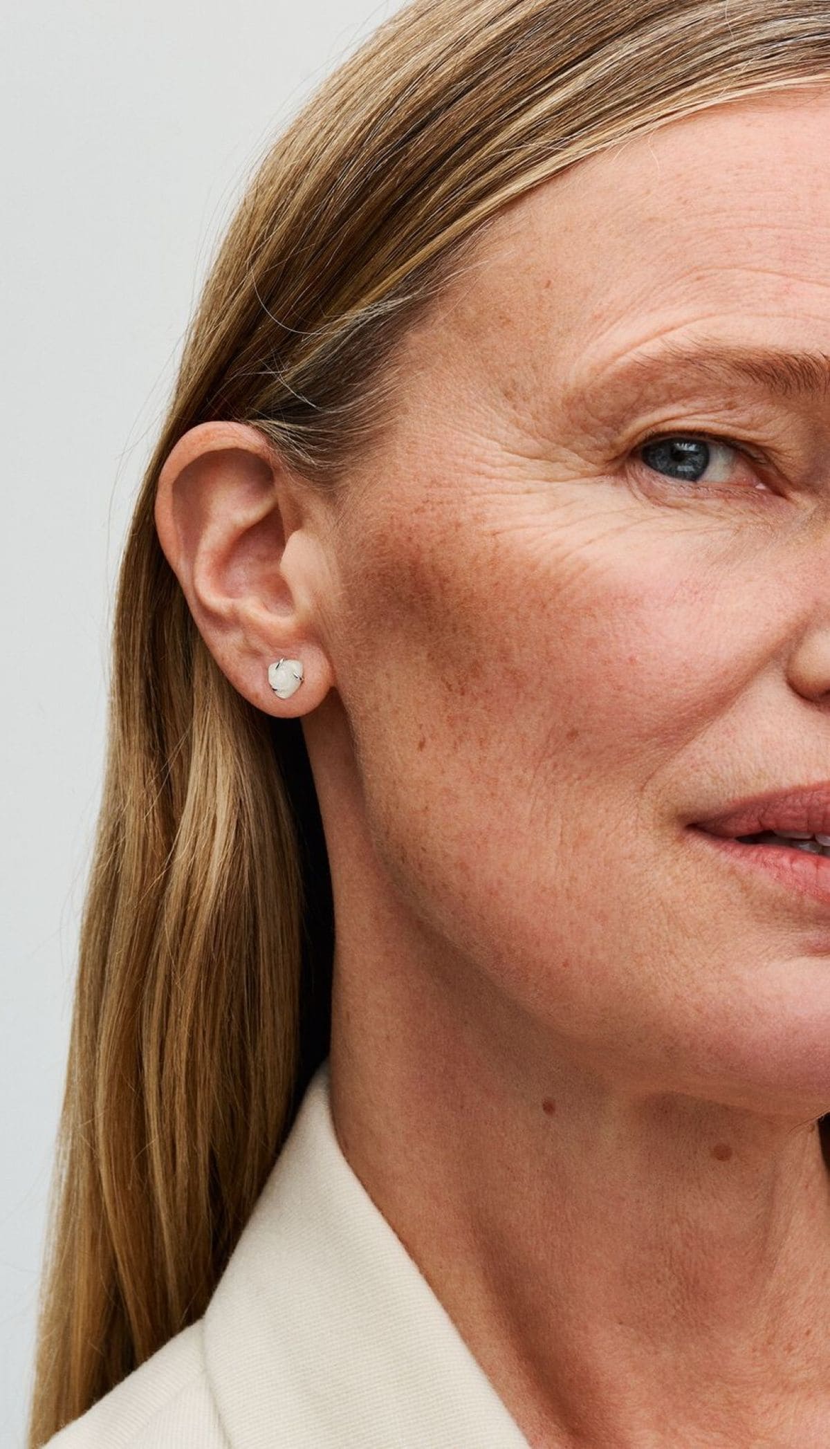 Pendientes de botón Blanca Floreciendo de Pandora