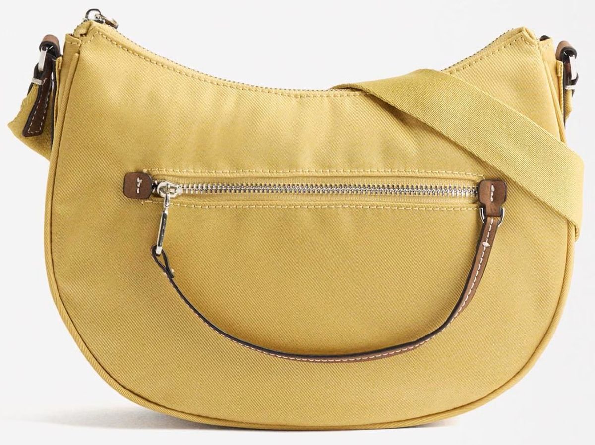 Bolso bandolera estilo hobo con cierre de cremallera en liso Parfois de El Corte Inglés