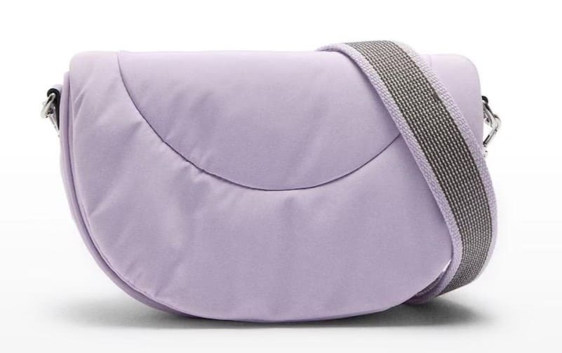 Bandolera con forma de media luna y monedero extraíble