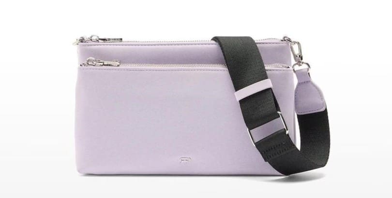 Bandolera con varios compartimentos y de textura aterciopelada