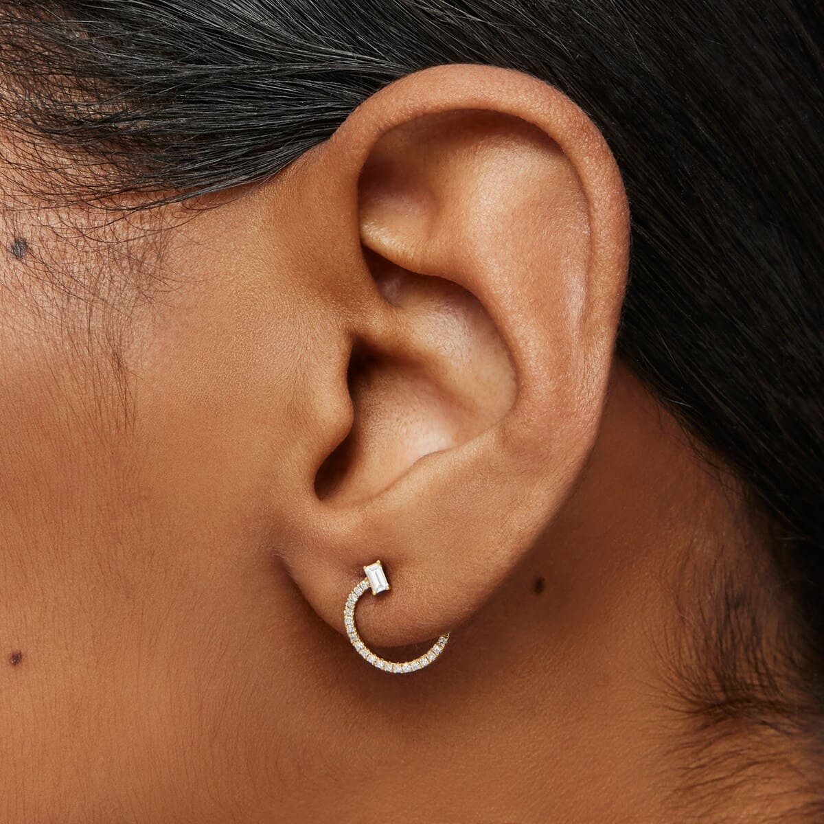 Los pendientes medio círculo de oro y diamantes Les Classiques de Tous