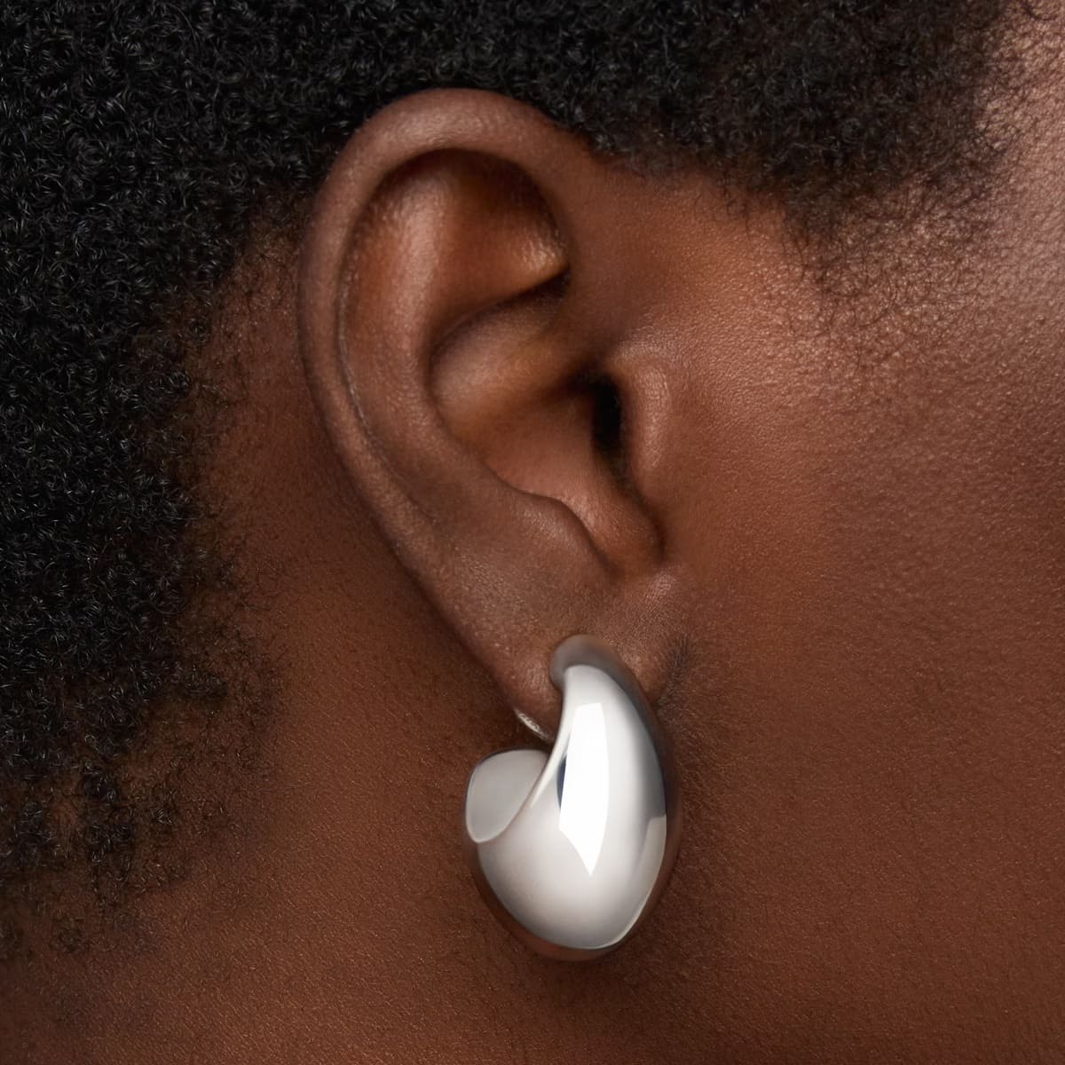 Los pendientes aro de plata Warm de Tous