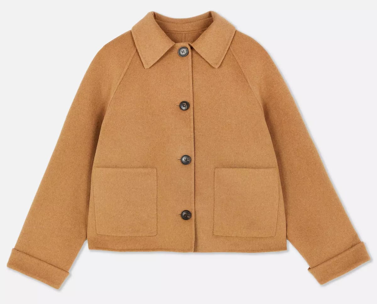 La nueva chaqueta cuadrada con bolsillo de parche de The Edit en color marrón claro de Primark