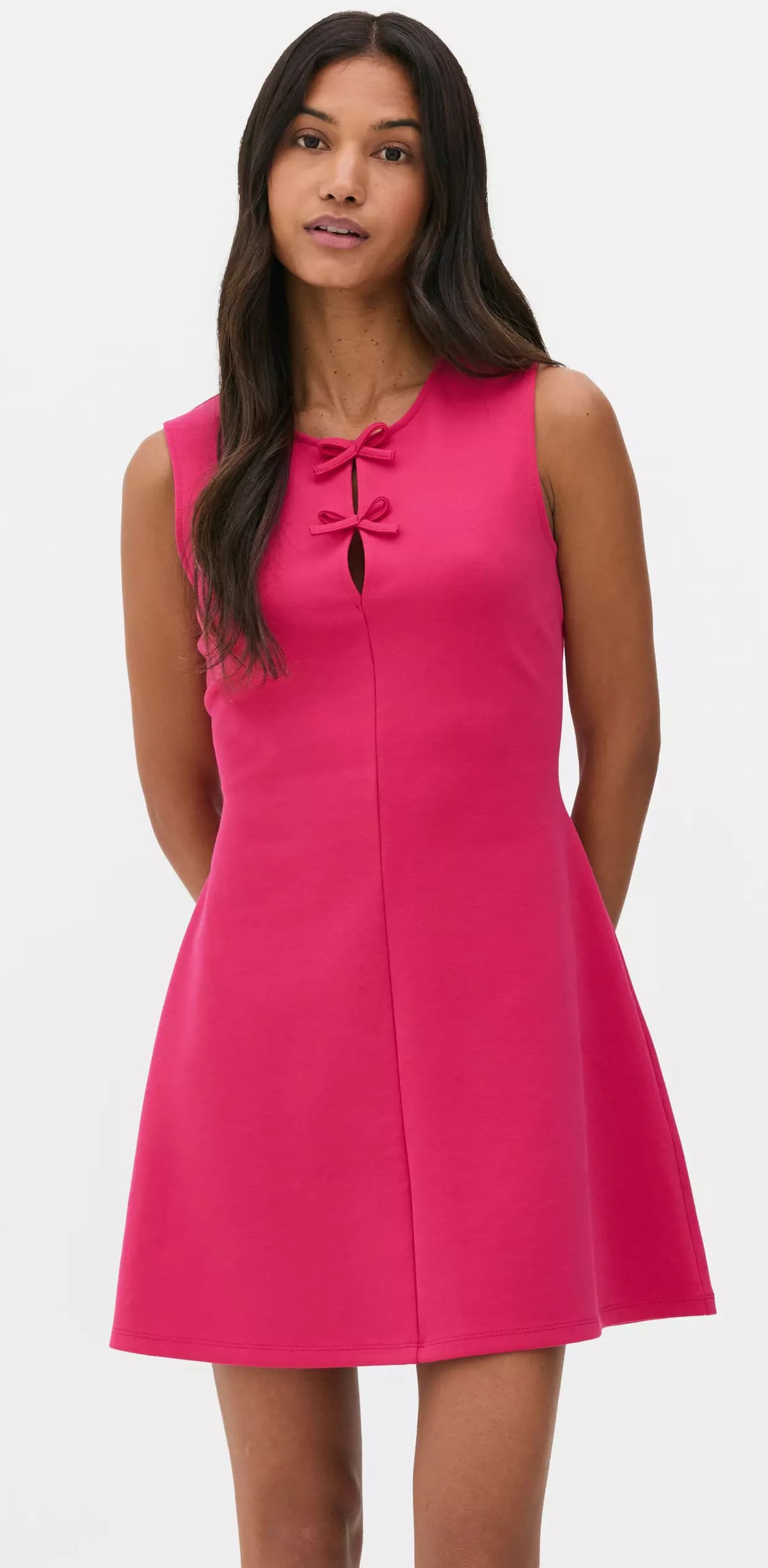 El vestido corto con lazo en color rosa claro de Primark
