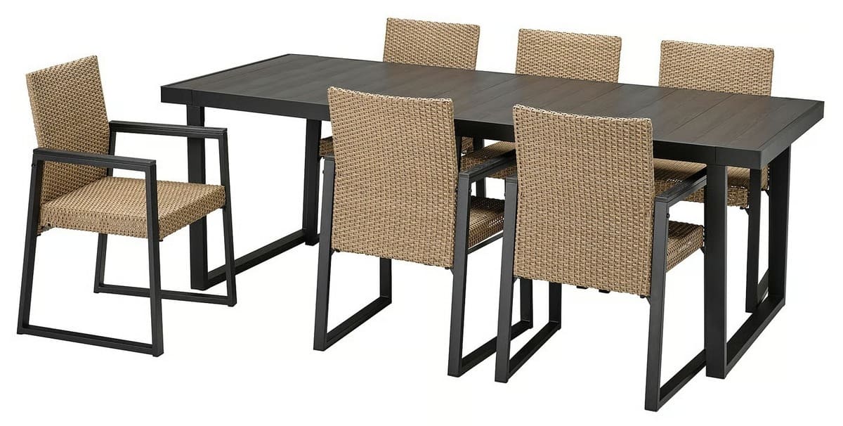 El conjunto de mesa con seis sillas de exterior VÄRMANSÖ en color gris oscuro y marrón de Ikea