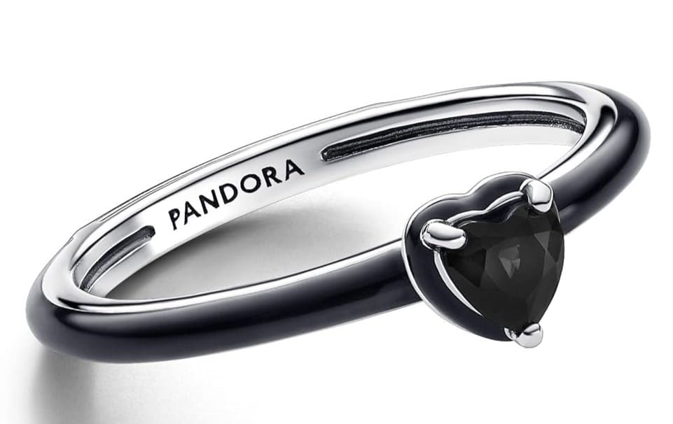 Anillo con corazón, cristal negro y esmalte negro PANDORA ME