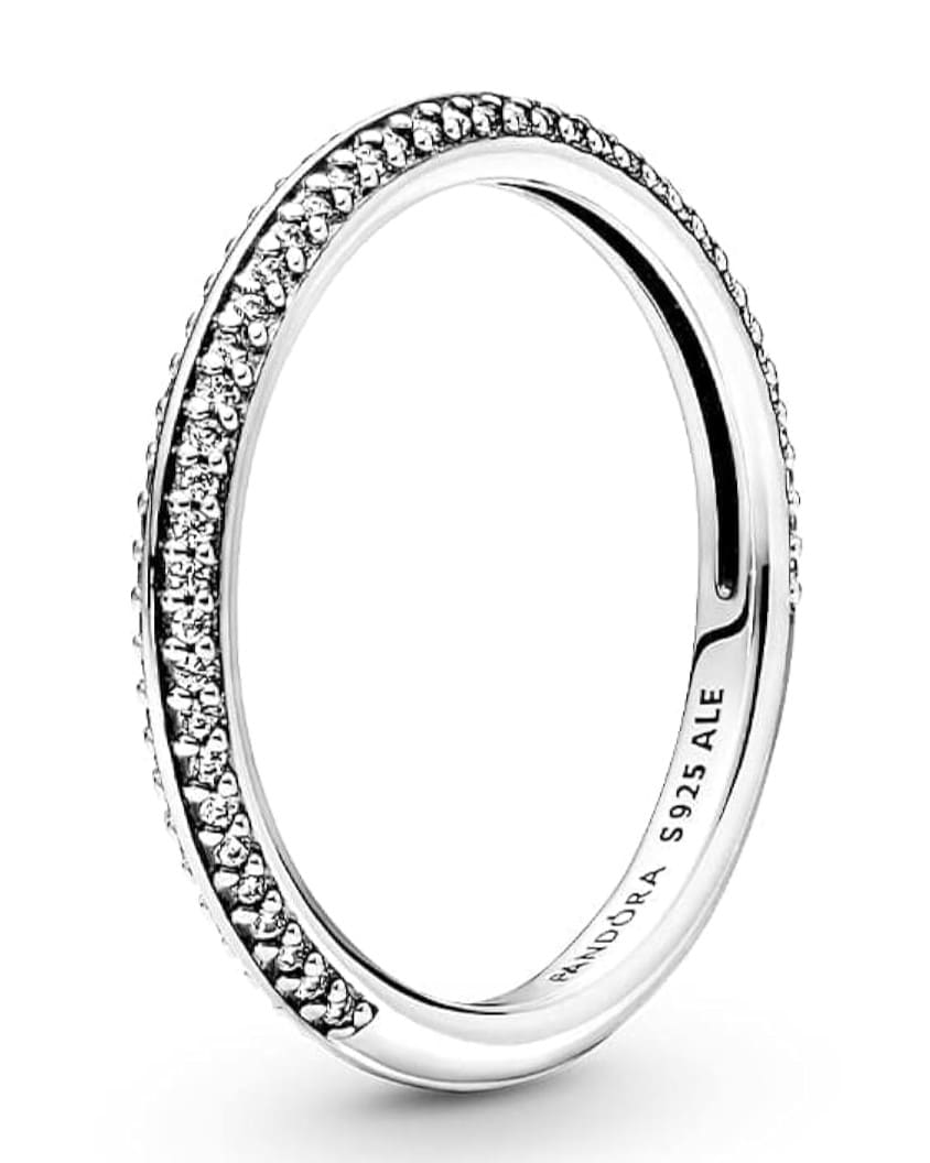Anillo con engaste pavé y circonita cúbica transparente PANDORA ME