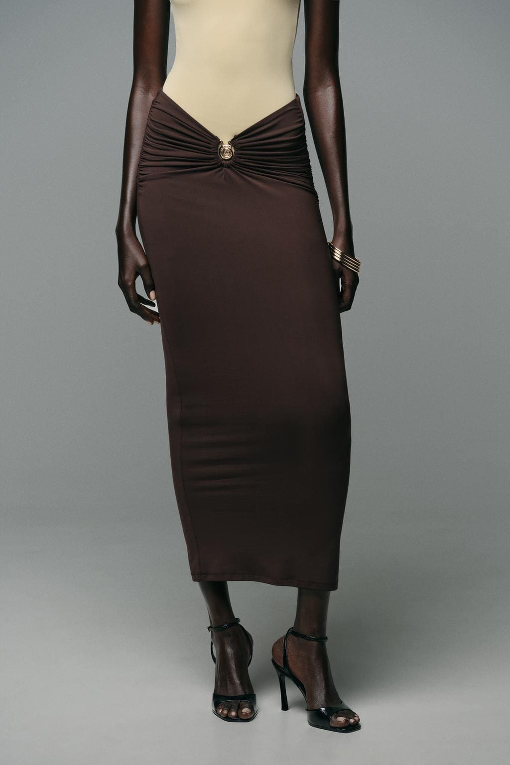 Falda de poliamida estilo caracola