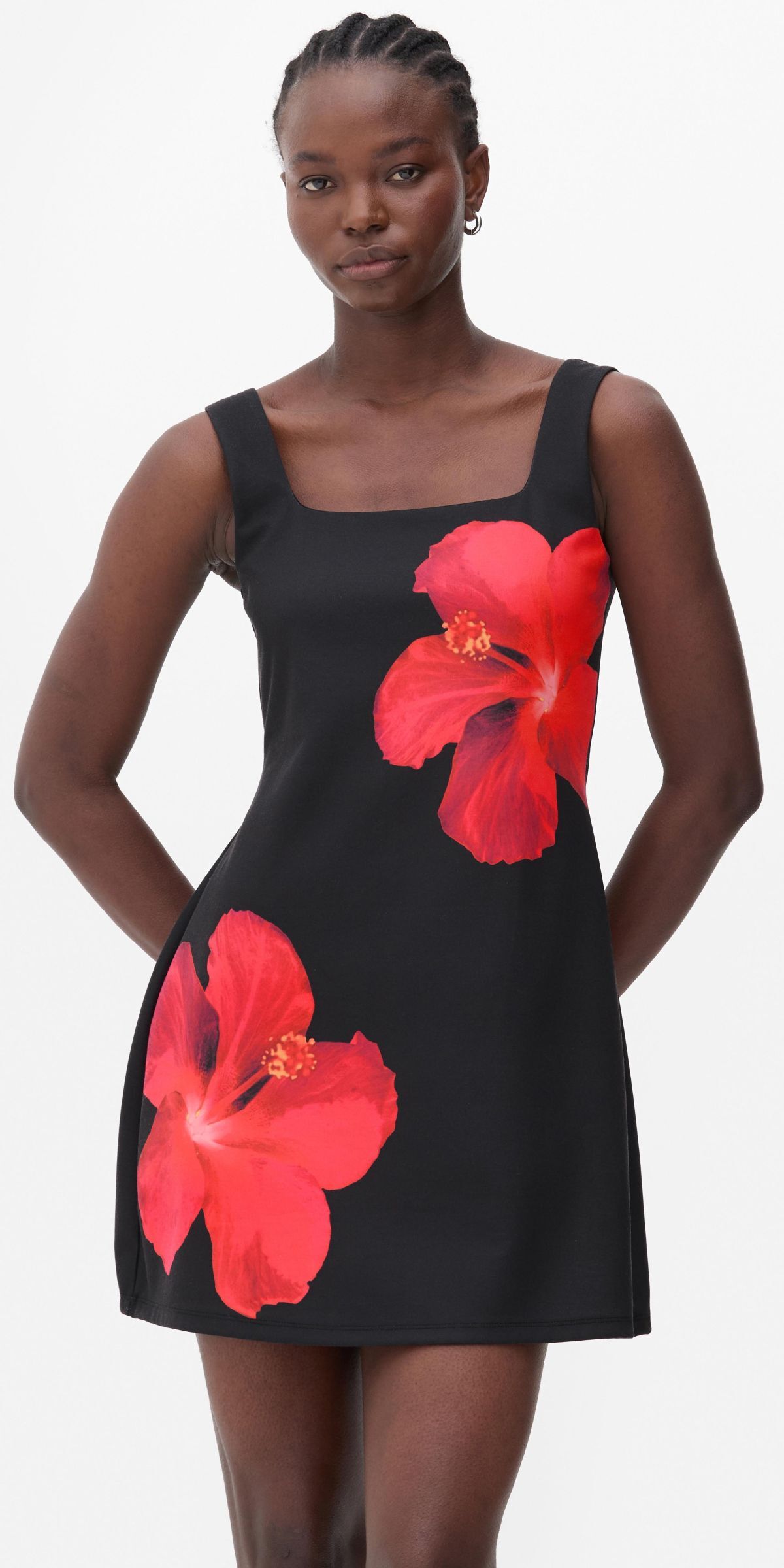 Vestido corto de tirantes con hibiscos de Primark