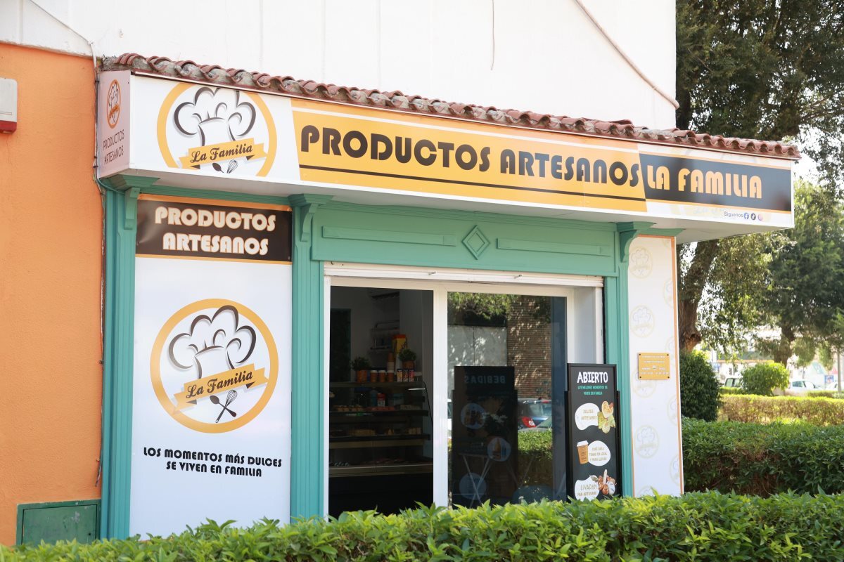 Pastelería La Familia | Cristo García