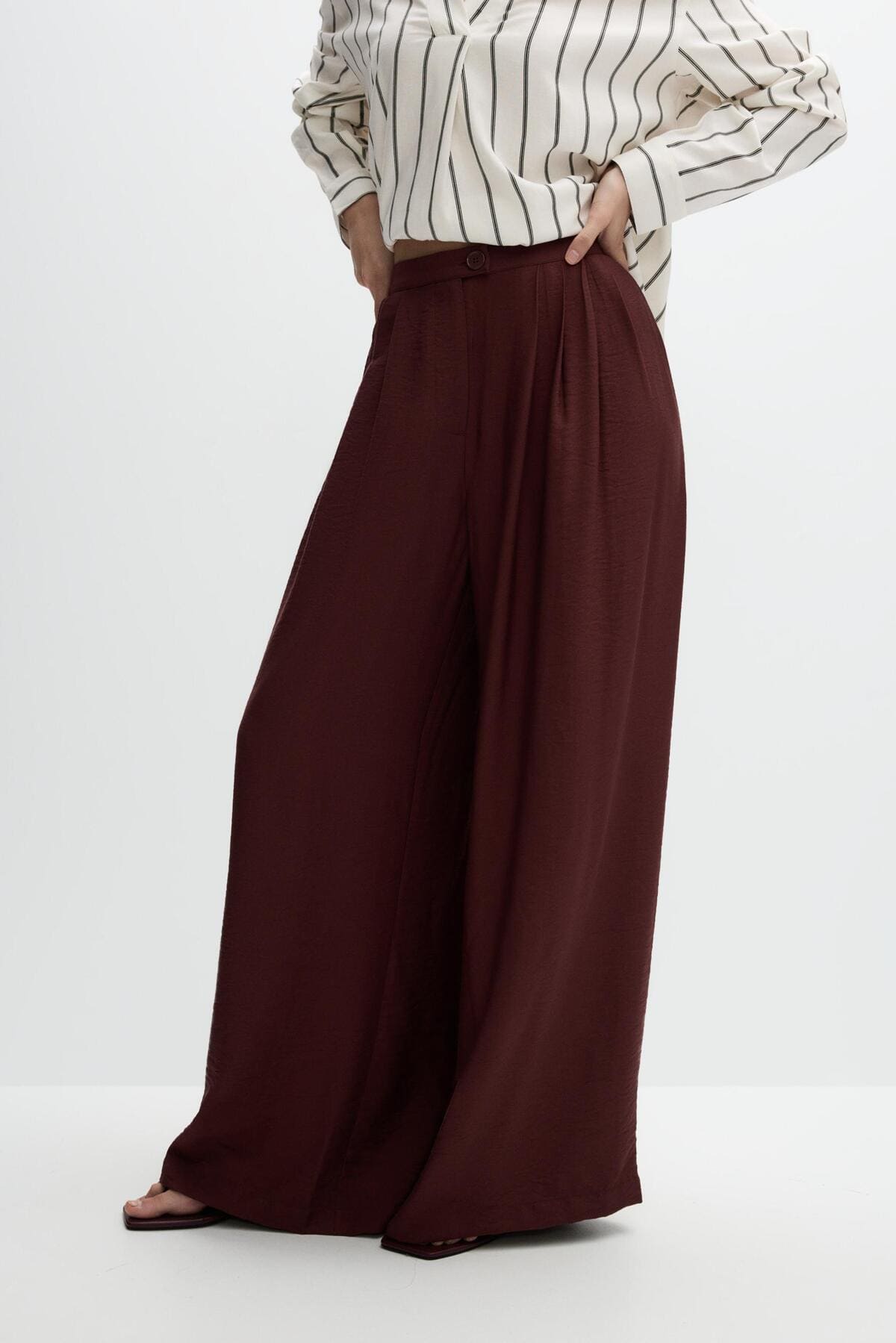 Pantalón satinado wide leg
