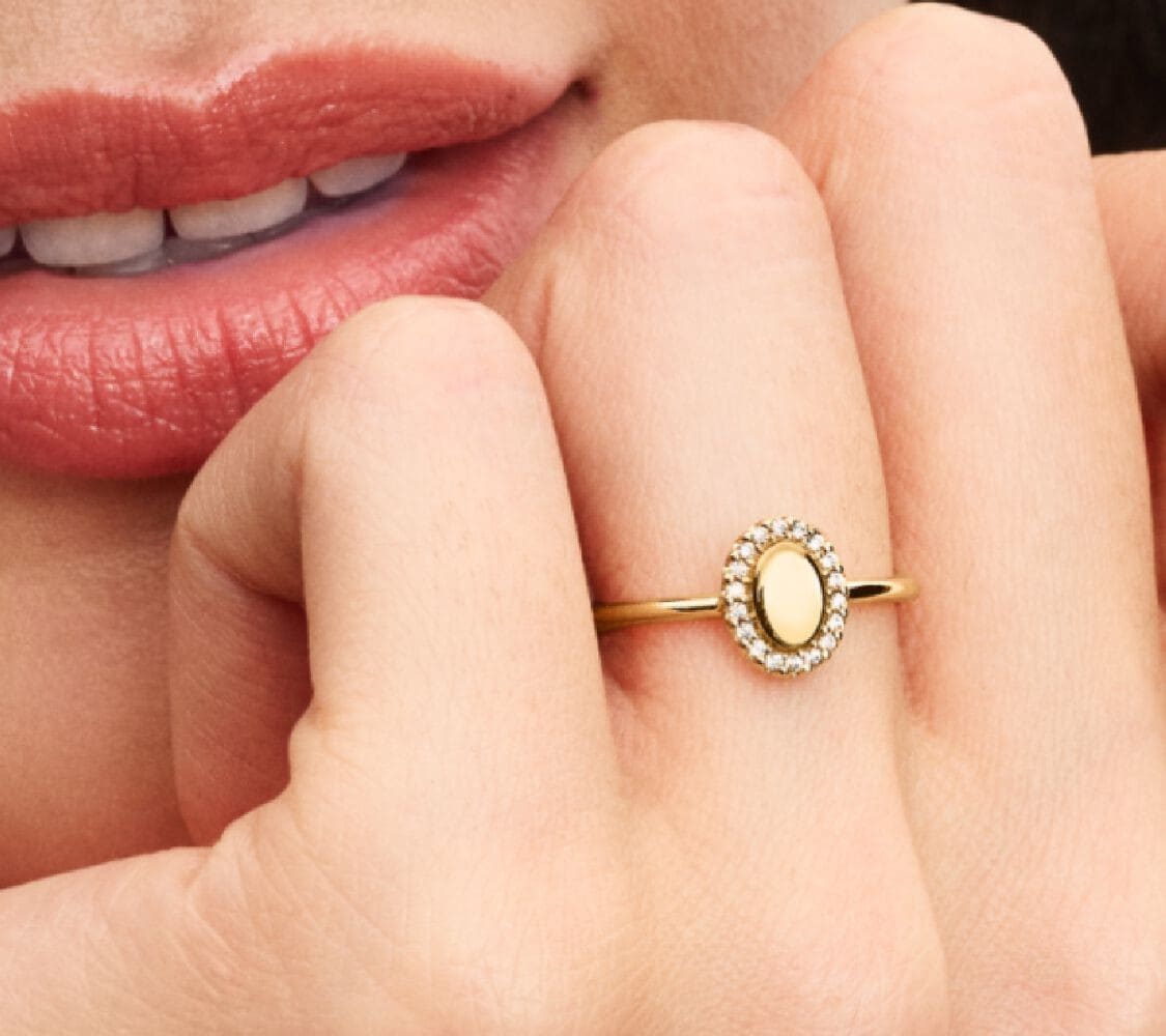 Anillo Halo Ovalado Grabable de Pandora