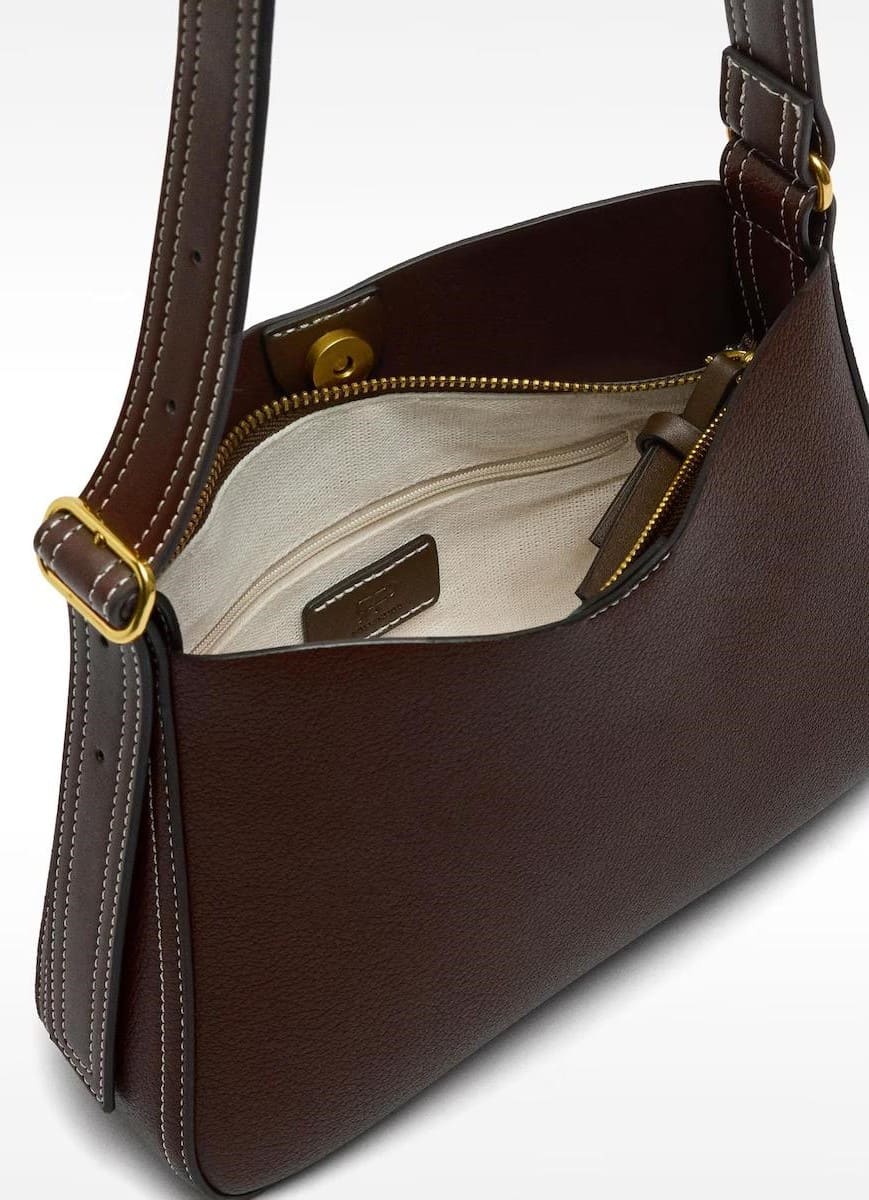 Bandolera con textura y cierre de cremallera en liso