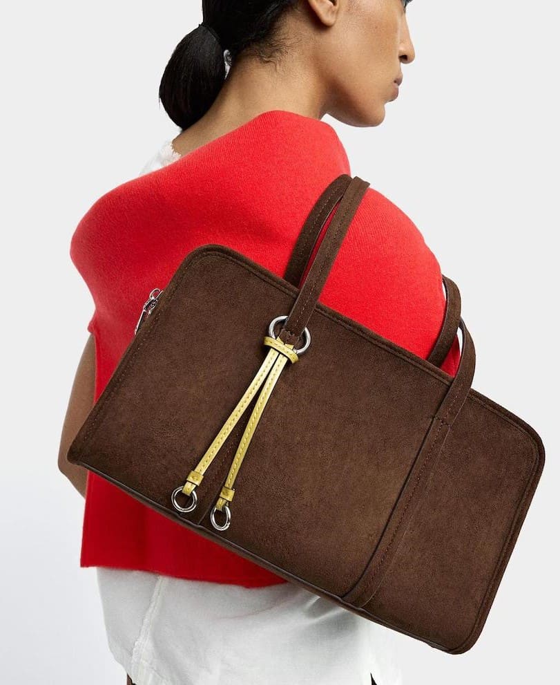 Bolso de hombro estilo bowling con varios compartimentos