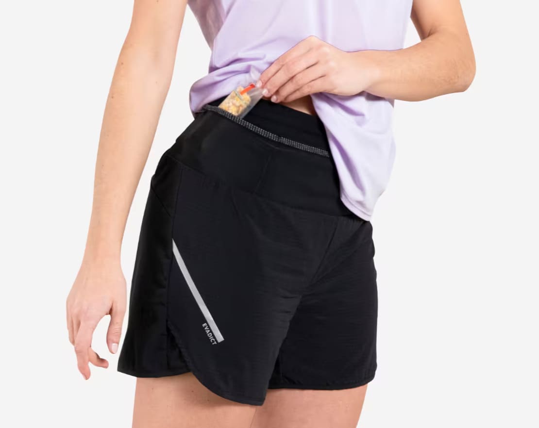 Pantalón corto trail running holgado Mujer negro Decathlon (2)