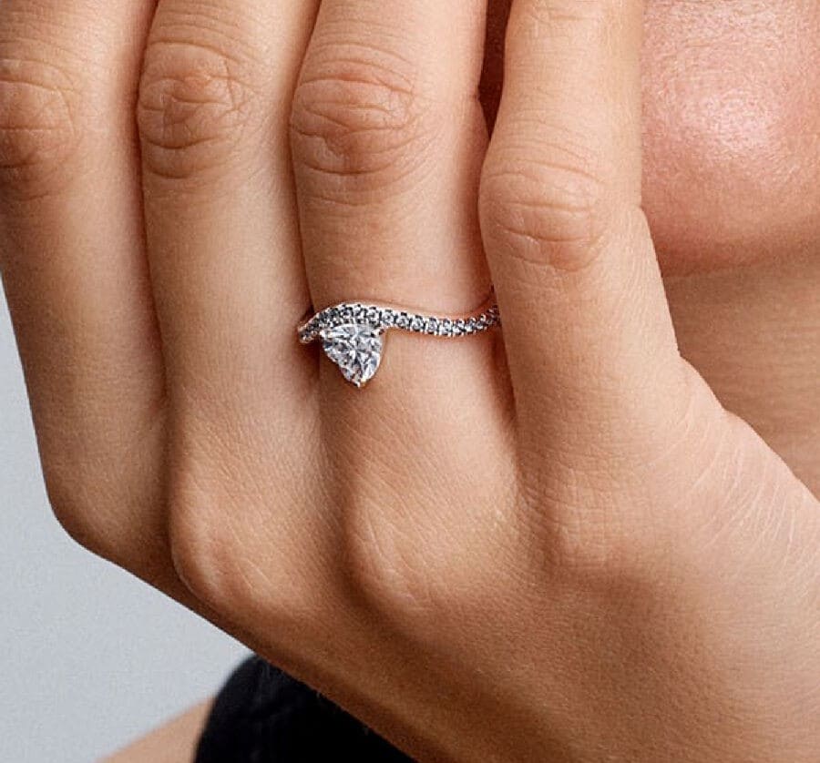 Anillo Corazón Ondulado en Pavé de Pandora