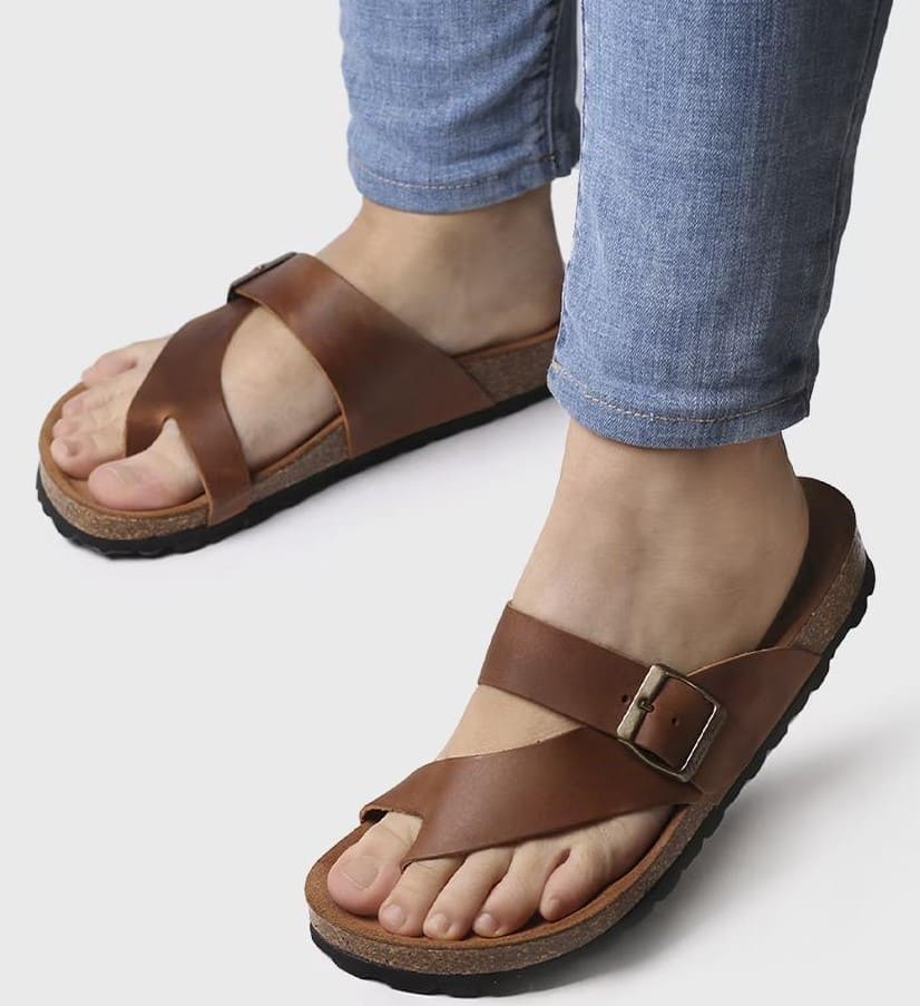 Sandalias planas de piel abiertas en tonos lisos