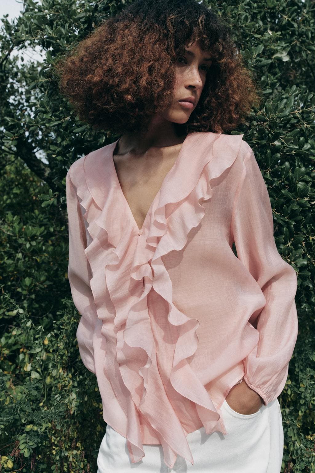 Camisa de volantes frontales