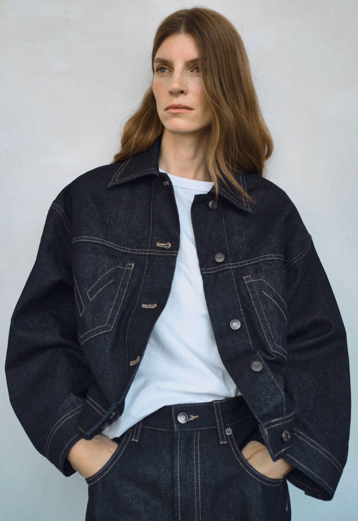 Chaqueta denim costuras decorativas de Mango