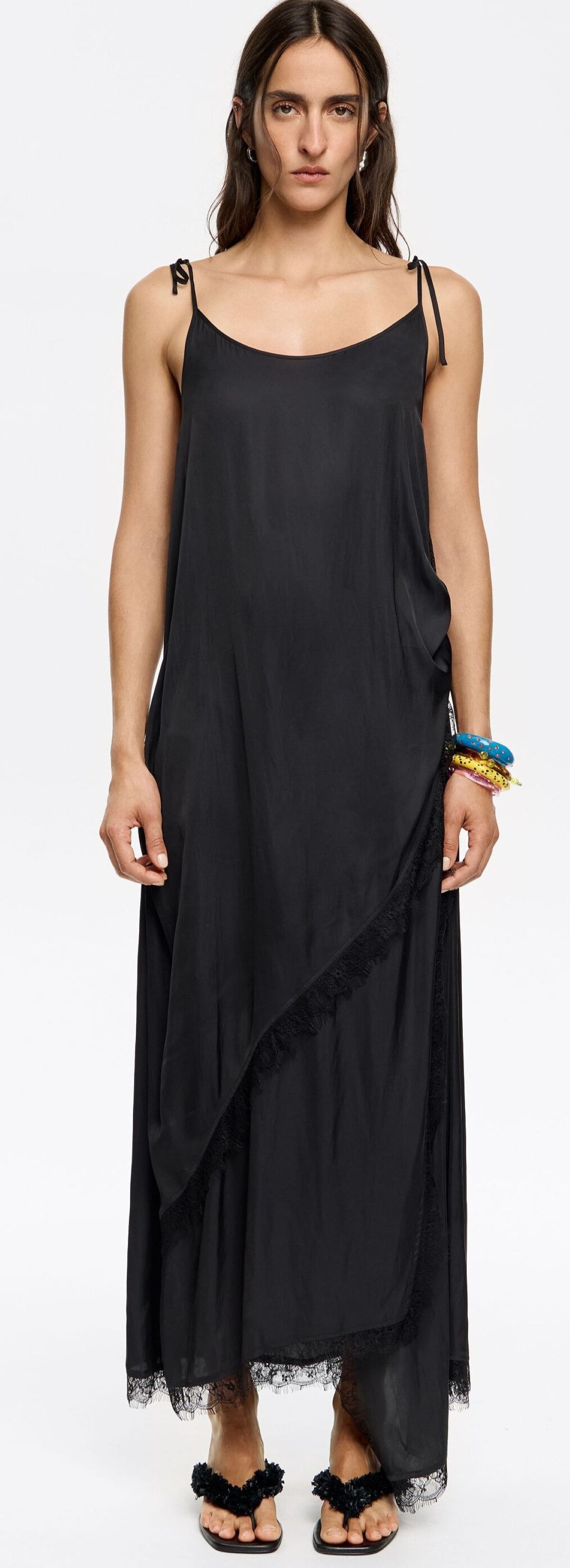 Vestido cruzado fluido encaje de Bimba y Lola