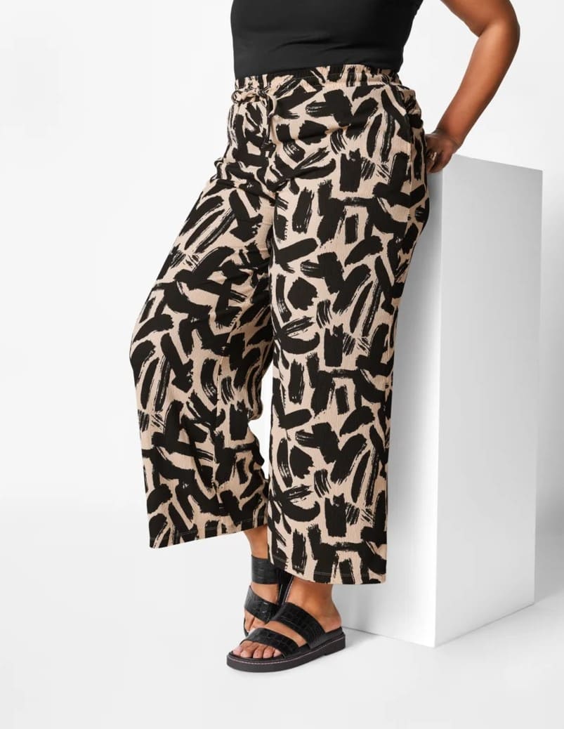 Pantalón de pernera ancha en tallas grandes