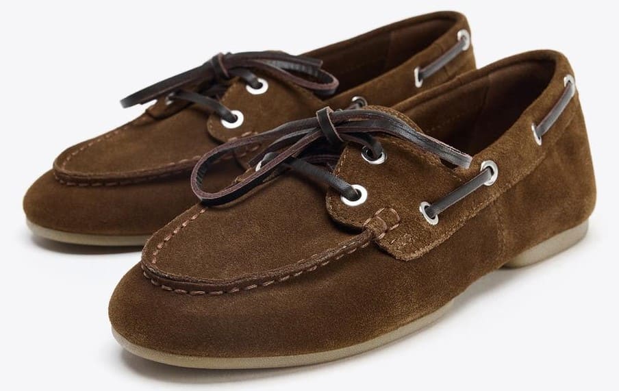 Mocasín de serraje con detalles de pespuntes