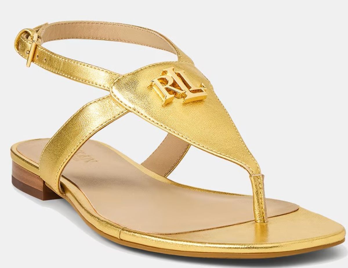 Sandalia plana Everley en piel con cierre de hebilla Ralph Lauren de El Corte Inglés