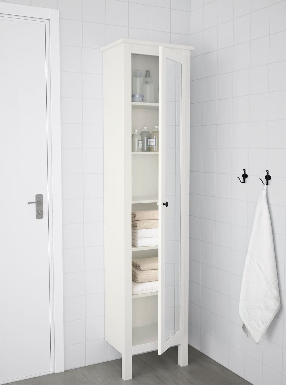 HEMNES Armario alto con espejo de Ikea