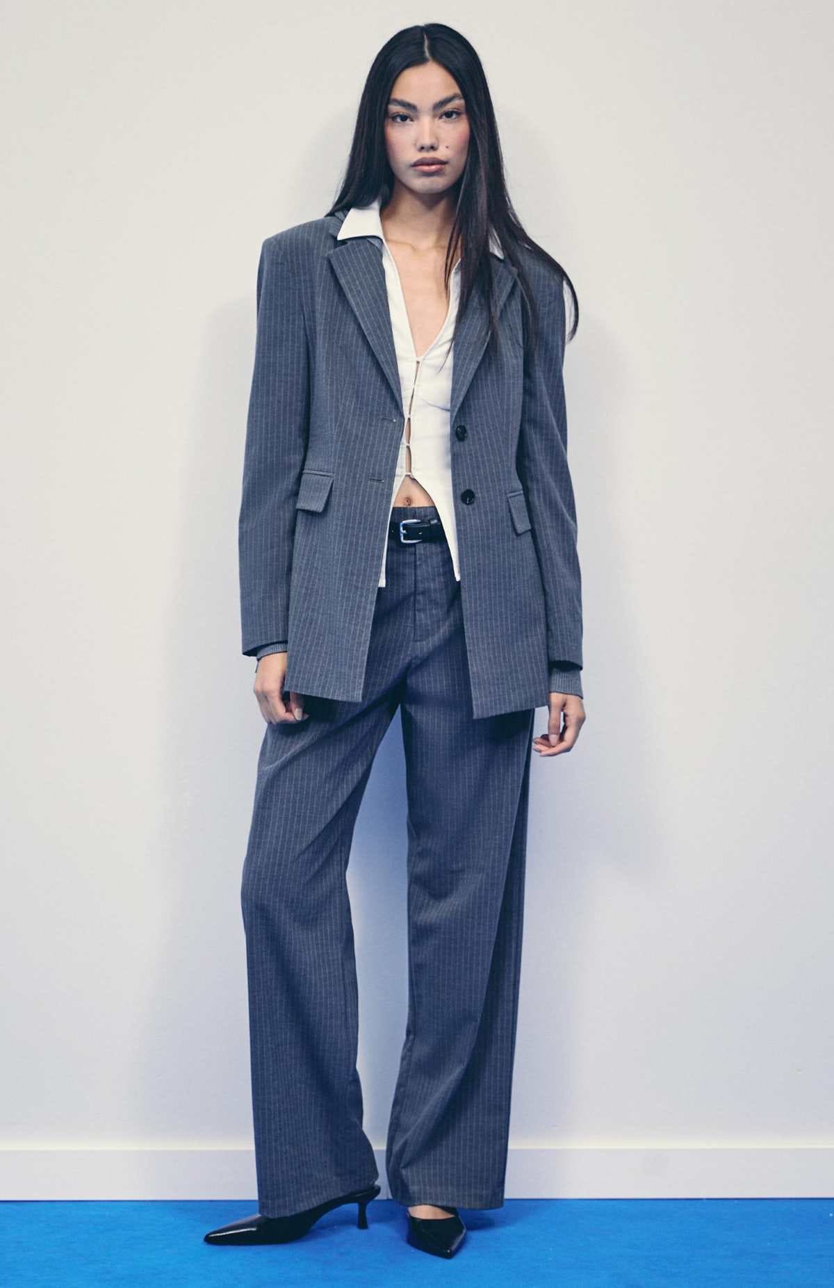 Pantalón fluido recto vestir cinturón de Stradivarius