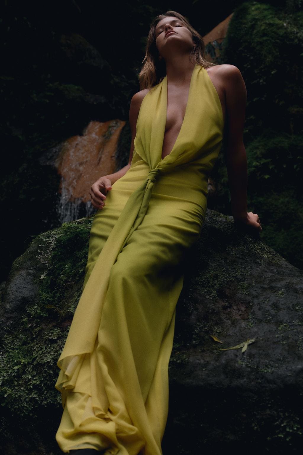 Vestido largo con nudo estampado