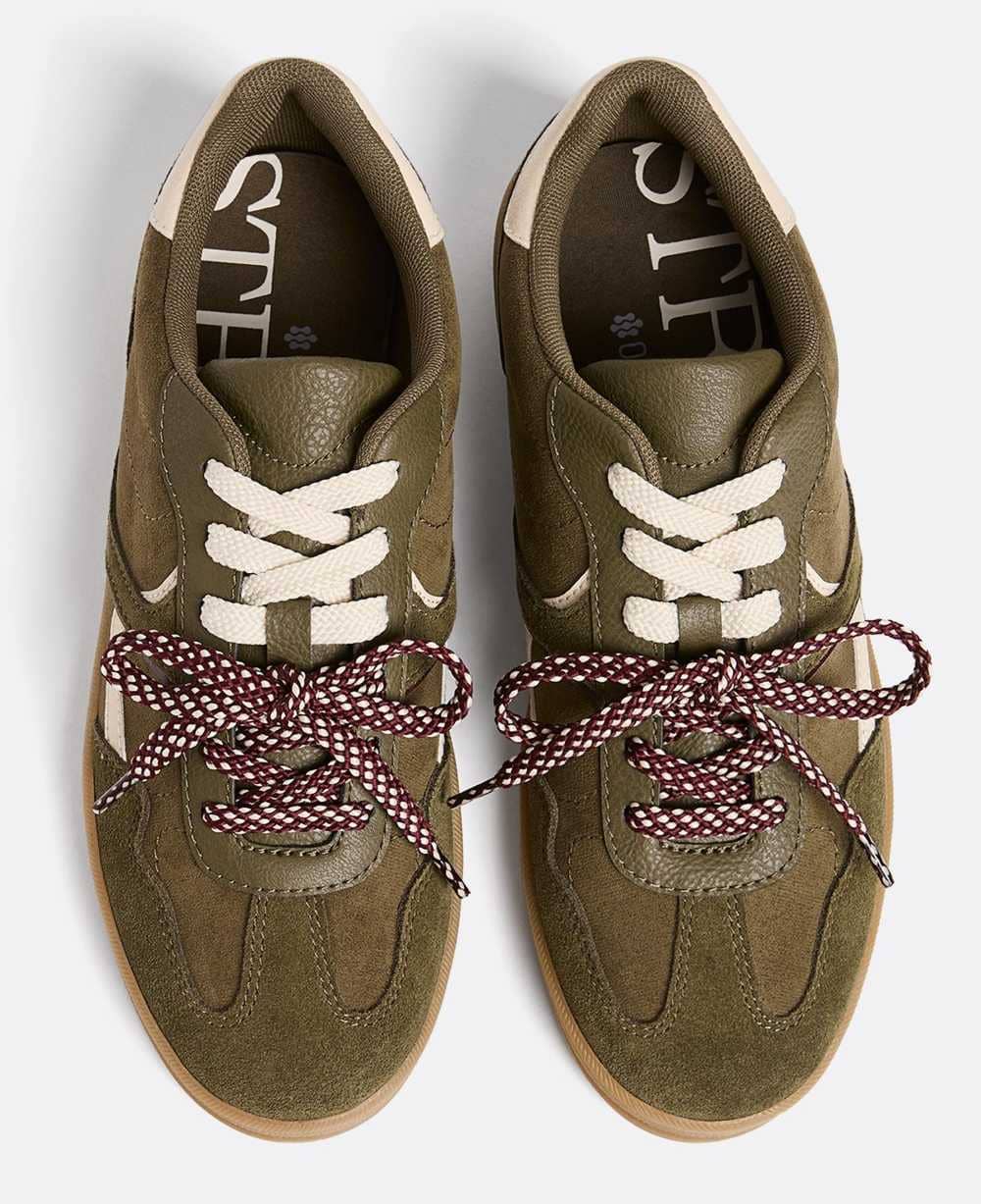 Zapatillas casual piel cordones de Stradivarius