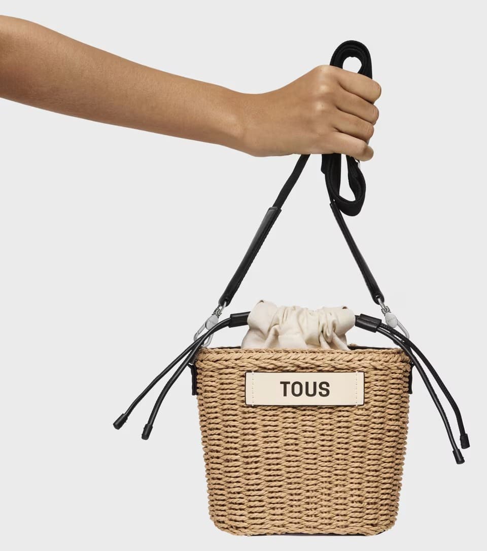 El bolso saca de rafia Scoubidou de Tous en Amazon