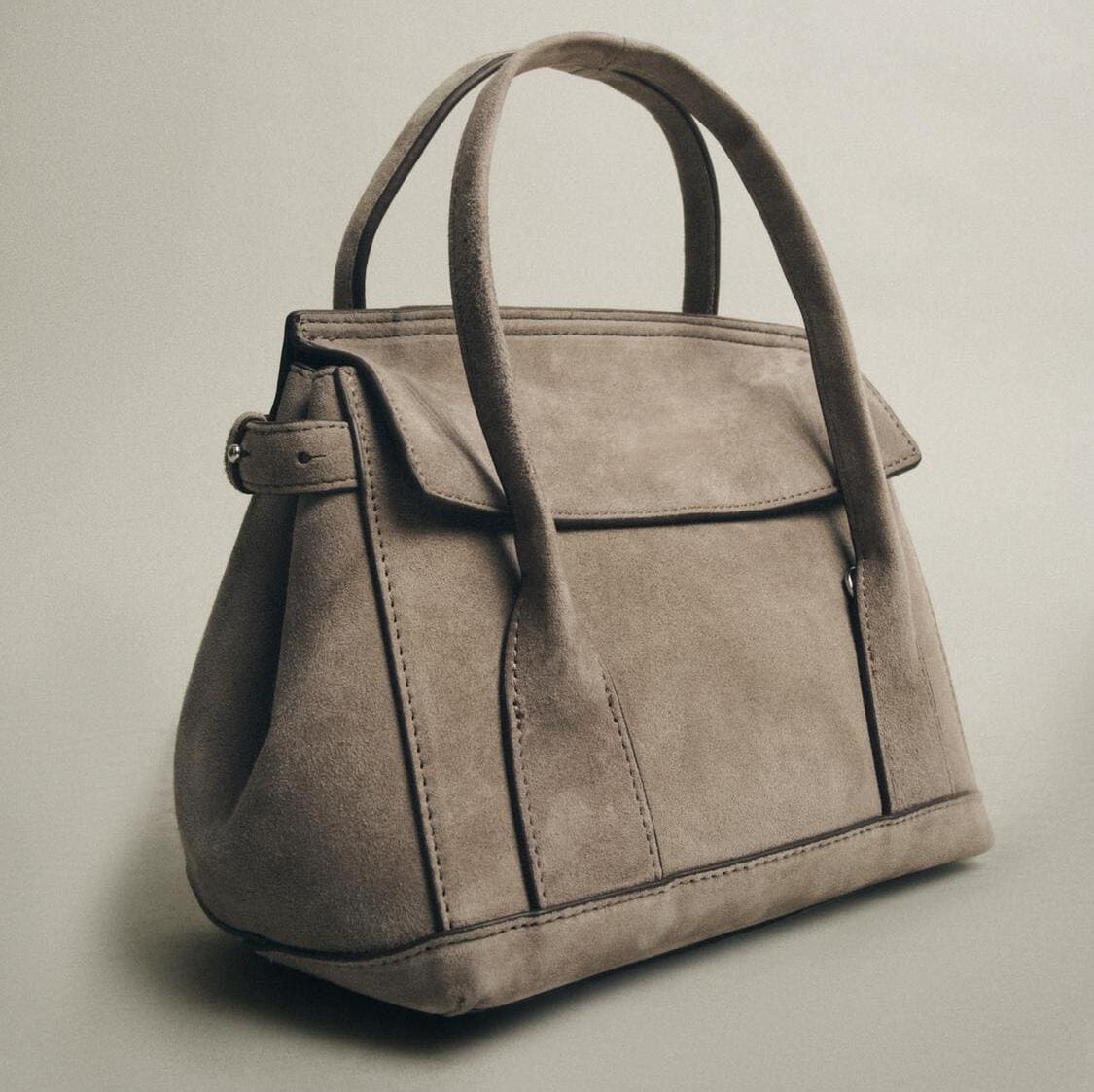El nuevo bolso mini city bag de piel en color gris de Zara