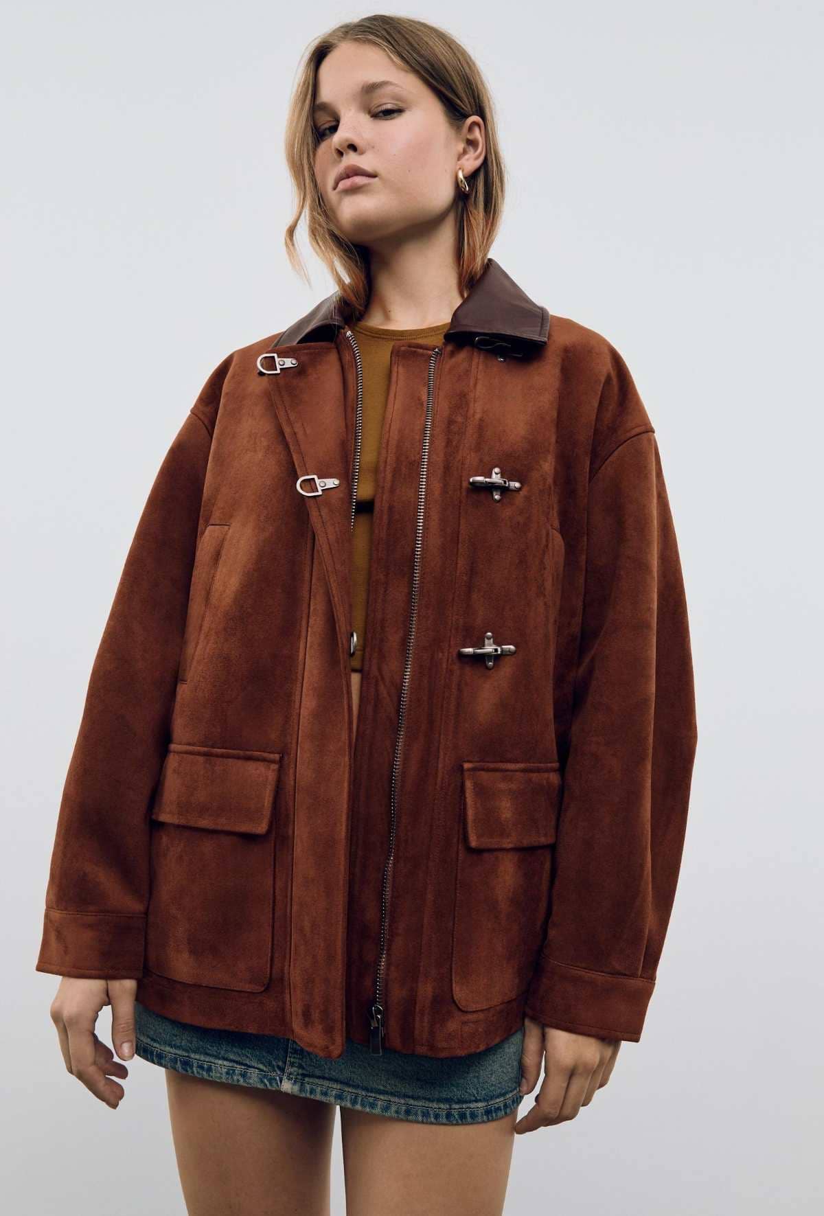 Chaqueta efecto ante alamares de Stradivarius