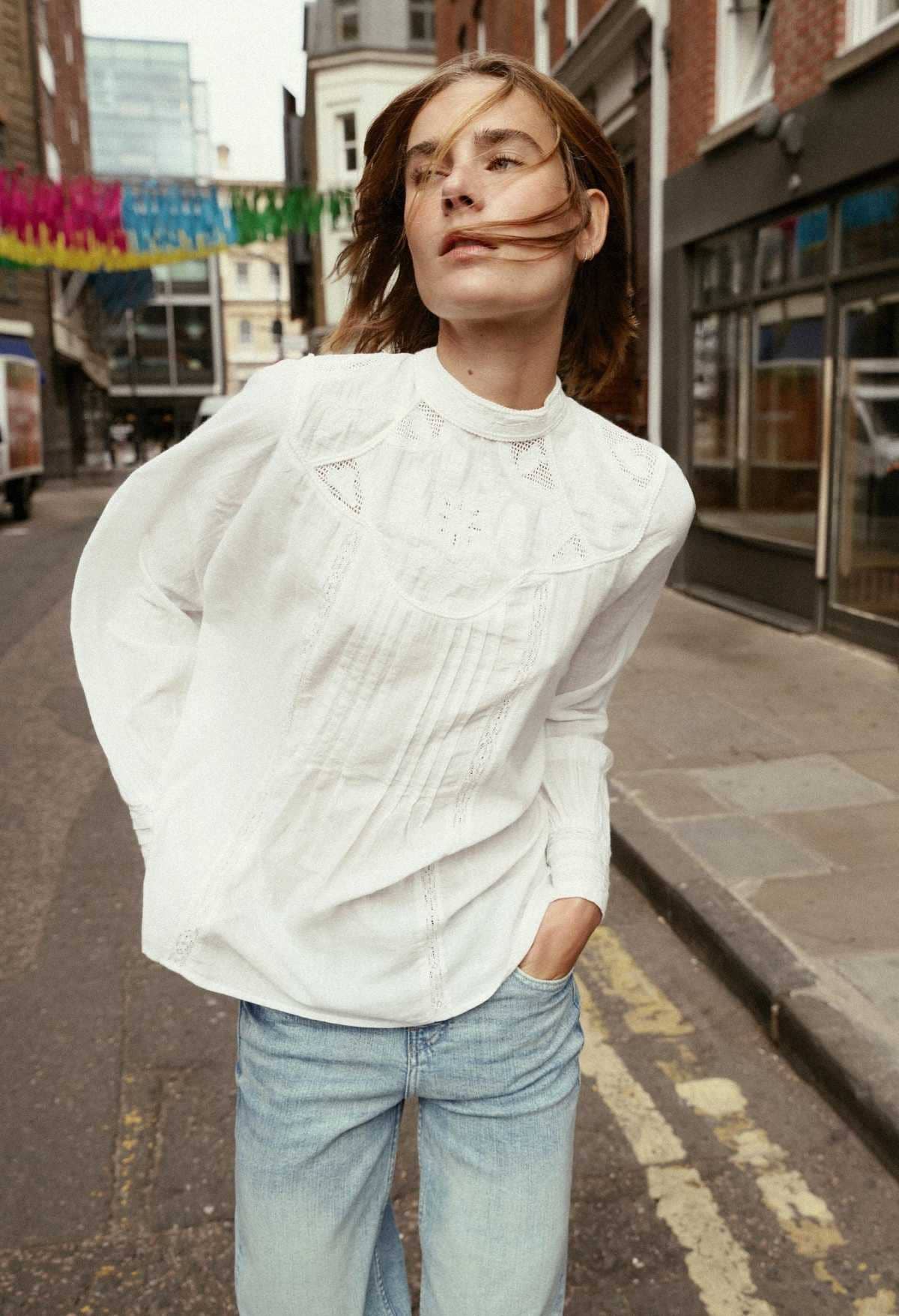 Blusa bordado flores de Zara