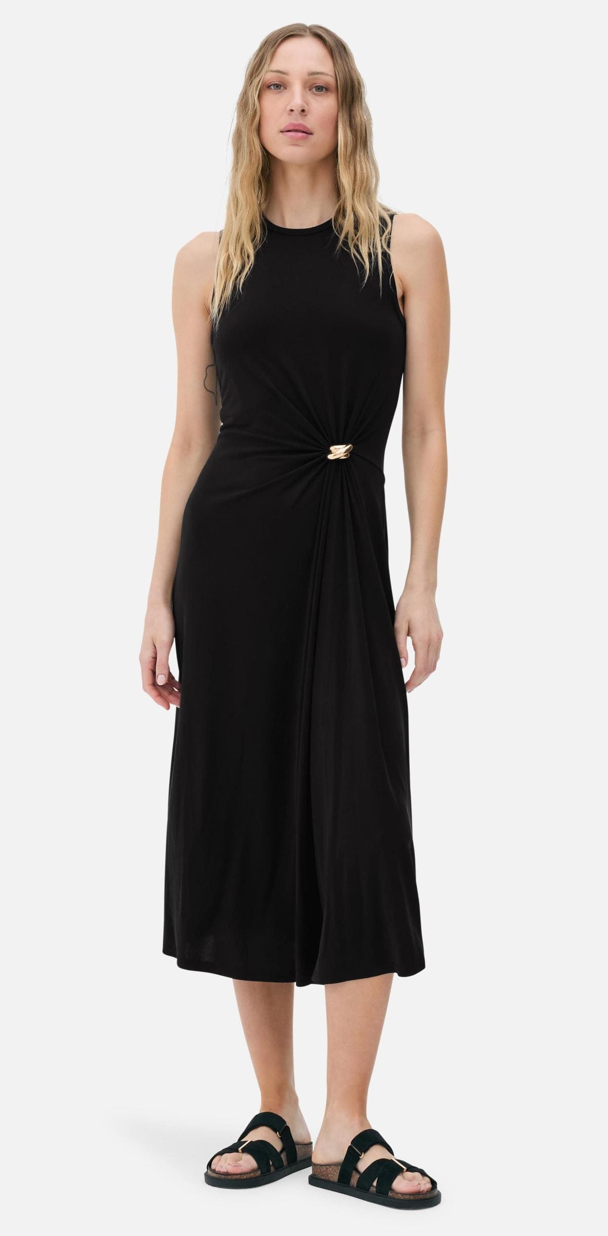 Vestido con detalles metálicos de The Edit de Primark