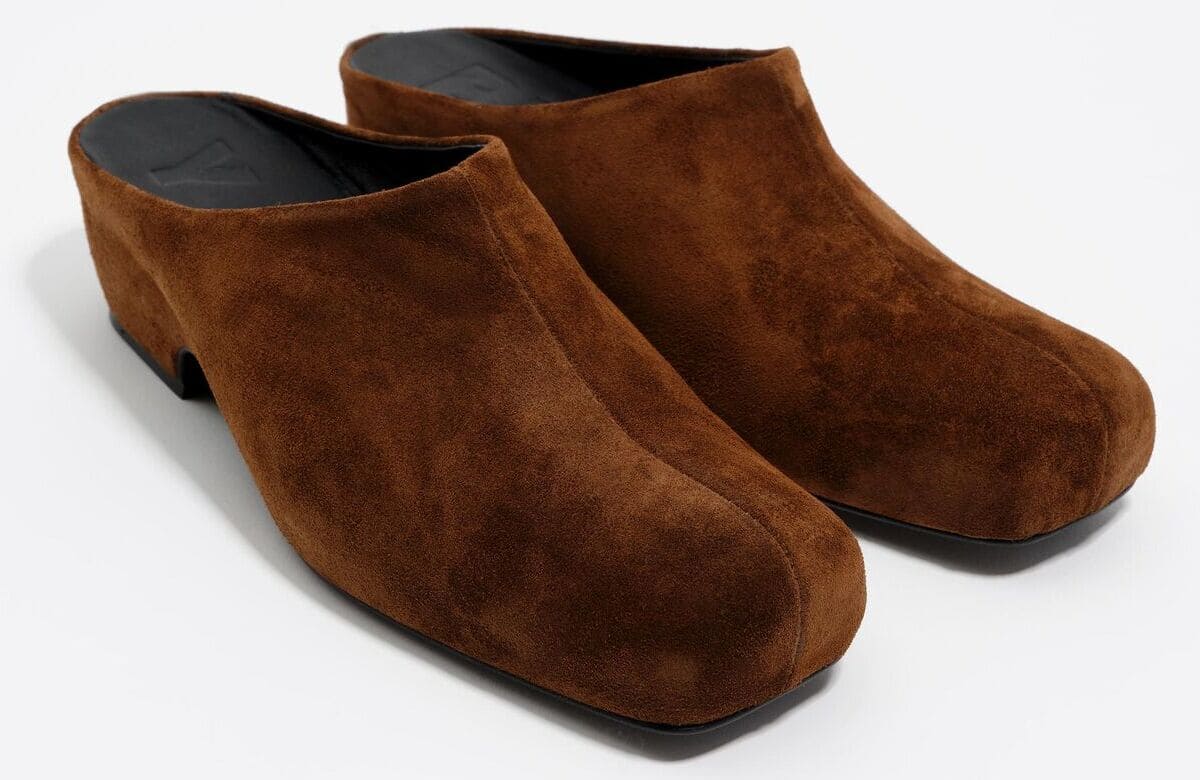 Los nuevos zuecos serraje en color marrón de Bimba y Lola