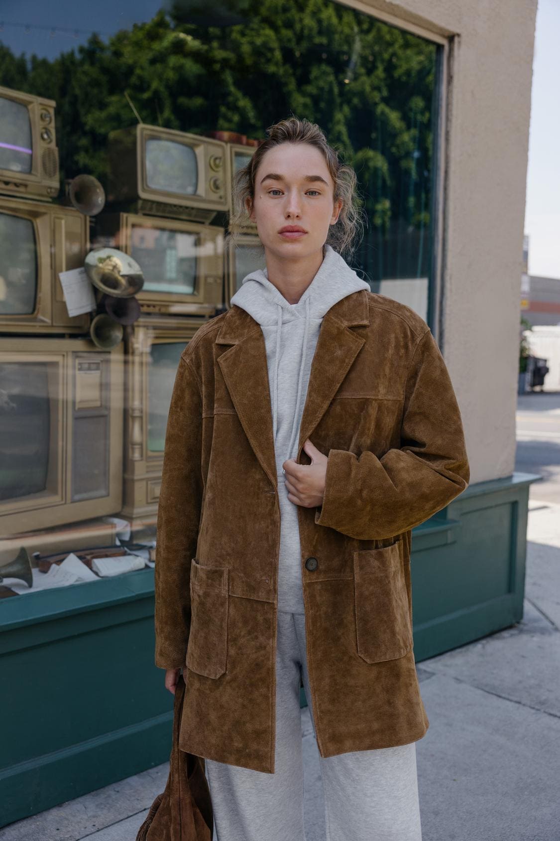 La nueva cazadora larga 100% piel en color whiskey de Zara