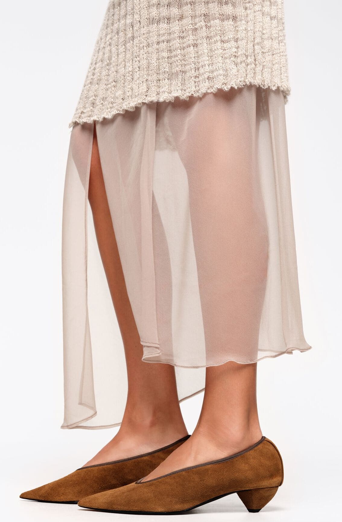 Los nuevos zapatos de salón con tacón bajo serraje en color marrón de Bimba y Lola